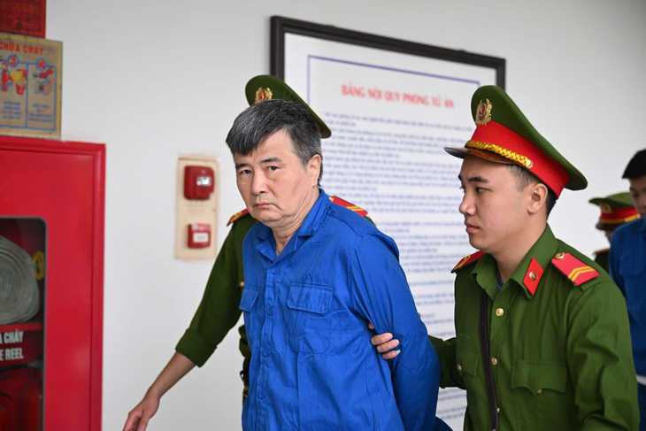 Cựu vụ phó Bộ Công Thương hầu tòa vì vòi 14 tỉ từ doanh nghiệp xăng dầu để mua biệt thự