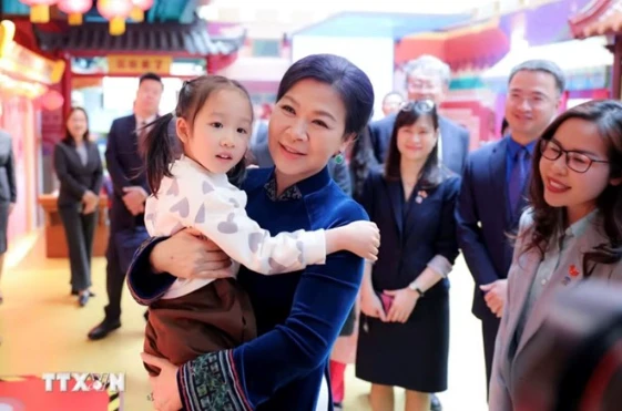 Phu nhân Ngô Phương Ly thăm Trung tâm Tống Khánh Linh