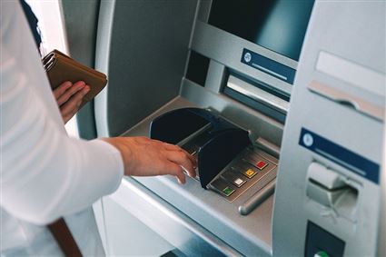 Thí điểm rút tiền tại cây ATM bằng căn cước công dân gắn chip