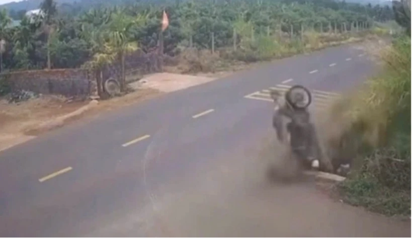 Đình chỉ thiếu tá CSGT để điều tra vụ tai nạn khiến nam sinh lớp 12 tử vong