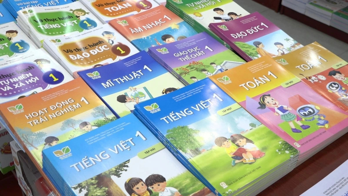 Dùng bộ SGK chung toàn quốc từ 2026, đến 2030 hoàn thành miễn phí SGK