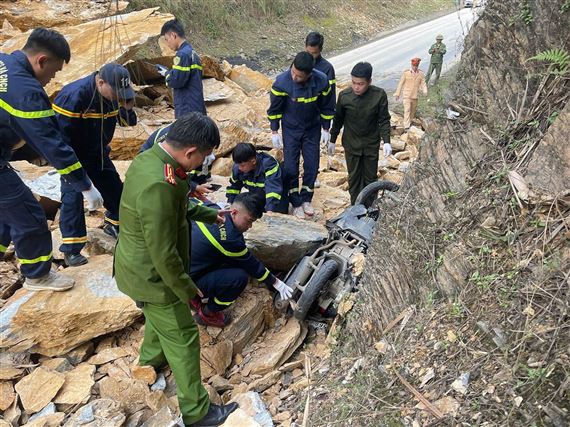 Hiện trường vụ sạt lở kinh hoàng trên QL6 qua Phú Thọ khiến 3 người chết