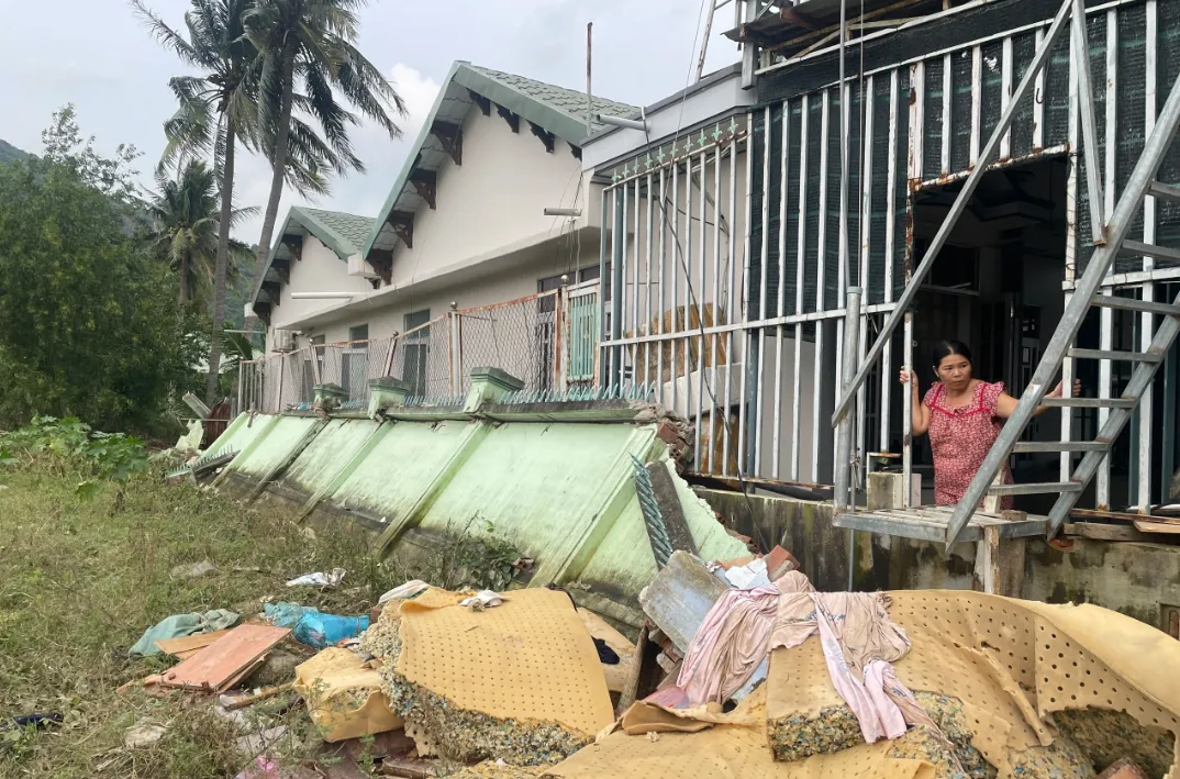 Sau lũ ở Nha Trang: Công trình sụp đổ lộ rõ không có một cây sắt