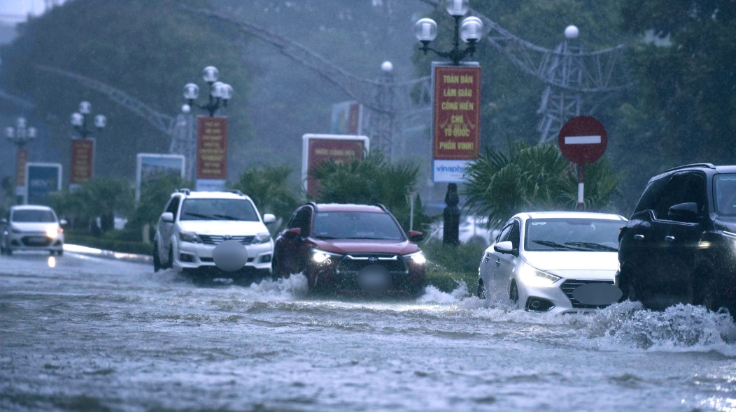 Bão số 3 Wipha cập đất liền Hưng Yên - Ninh Bình, vùng mưa lớn dịch chuyển