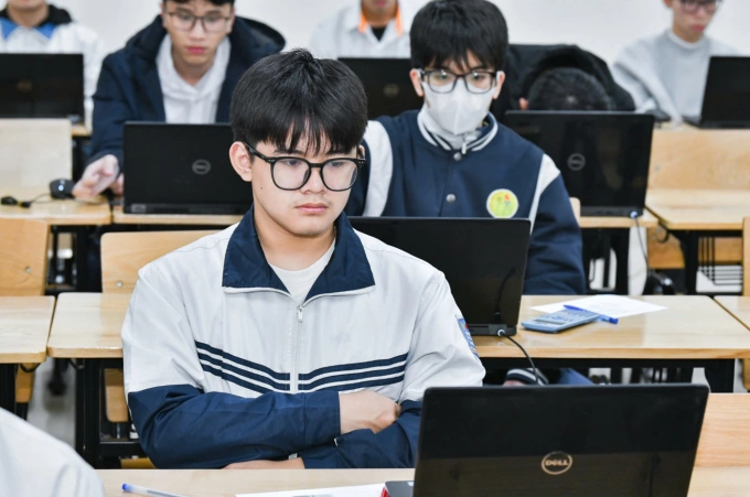 Chính phủ yêu cầu thi tốt nghiệp THPT, thi đại học trên máy tính