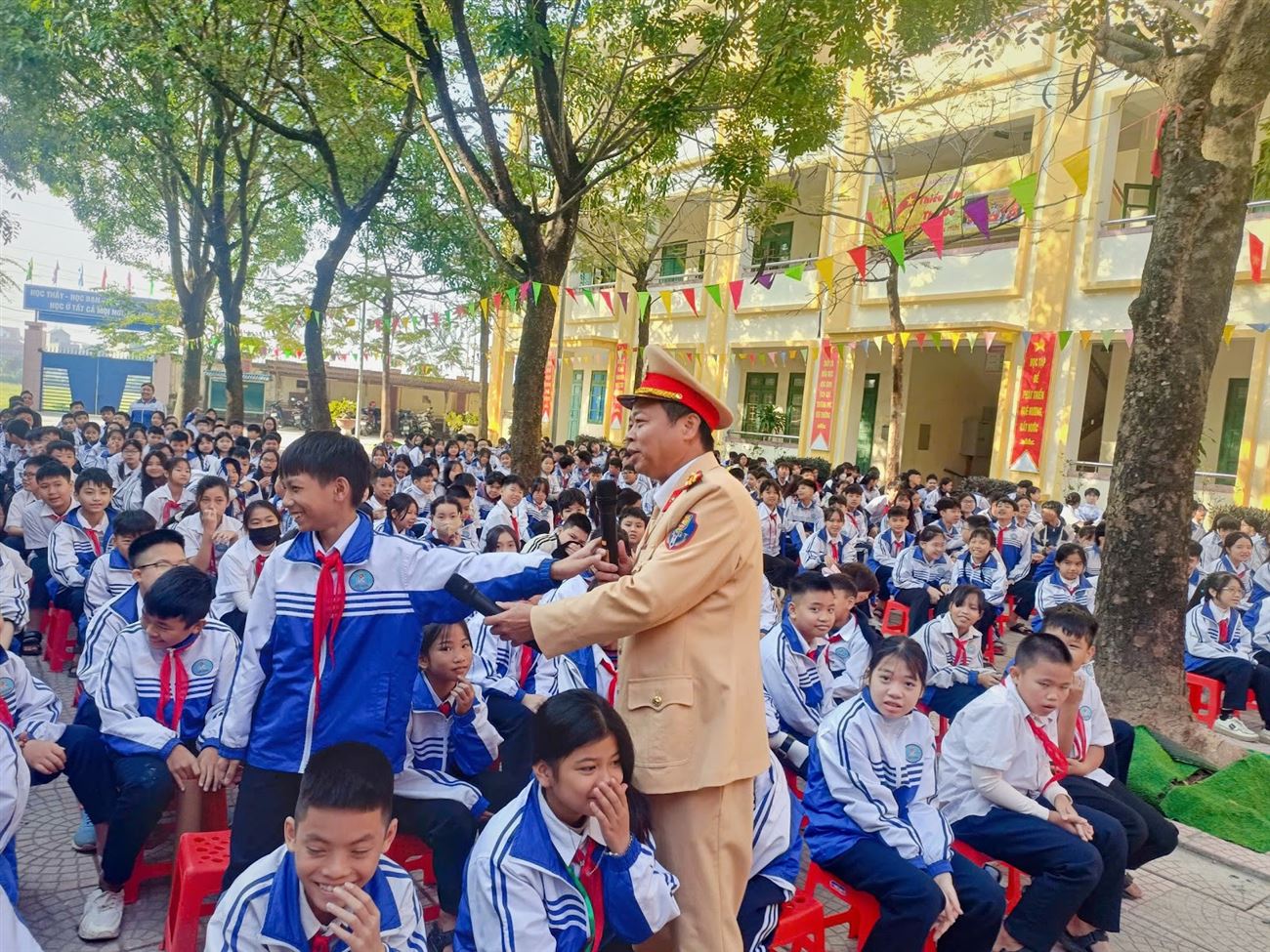 Chương Mỹ: Tuyên truyền pháp luật về an toàn giao thông và phòng chống ma tuý, bạo lực học đường cho học sinh