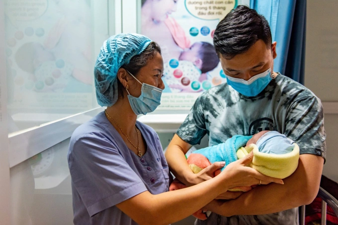 Đề xuất hỗ trợ hai triệu đồng cho phụ nữ sinh đủ hai con trước 35 tuổi