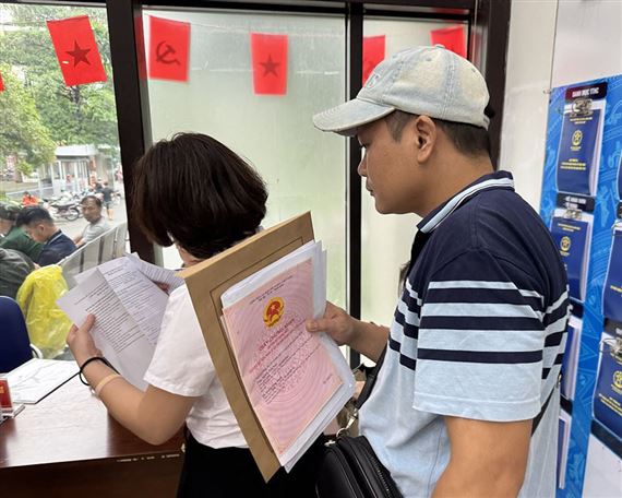 Ngày đầu cấp xã, phường được quyền cấp ‘sổ đỏ’: Bất ngờ tốc độ xử lý hồ sơ