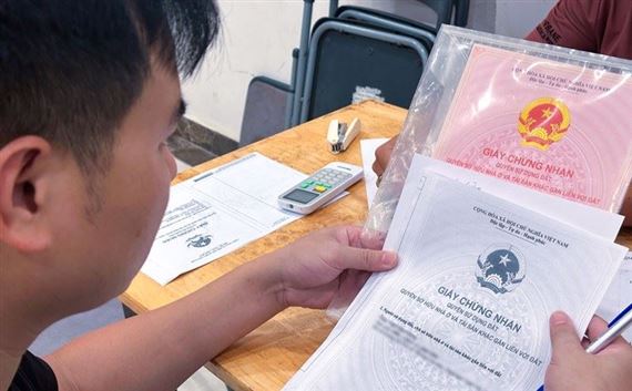 Làm sạch dữ liệu đất đai: Vì sao yêu cầu người dân nộp bản photo ‘sổ đỏ’?