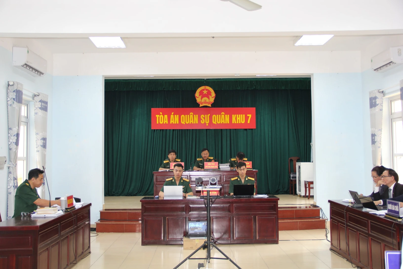 Đề xuất sĩ quan quân đội, công an có thể là luật sư công