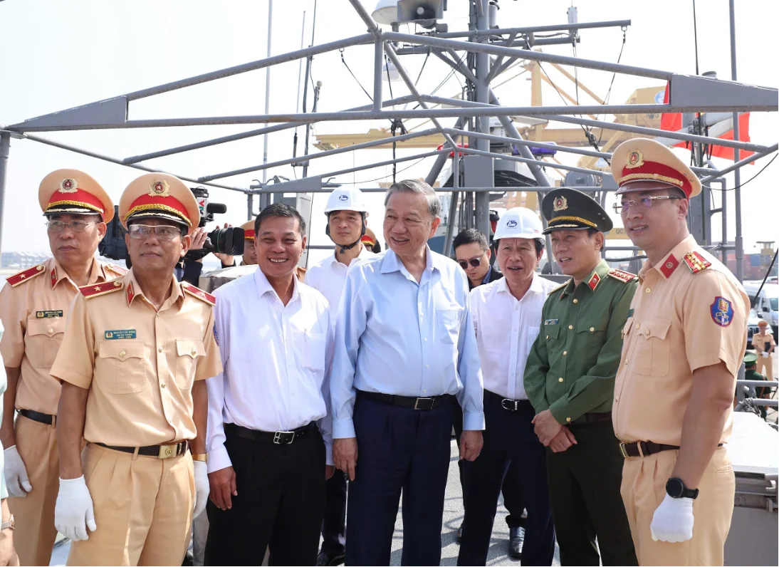 Tổng Bí thư Tô Lâm kiểm tra công tác của tàu tuần tra do Cảnh sát biển Hàn Quốc viện trợ cho Bộ Công an Việt Nam