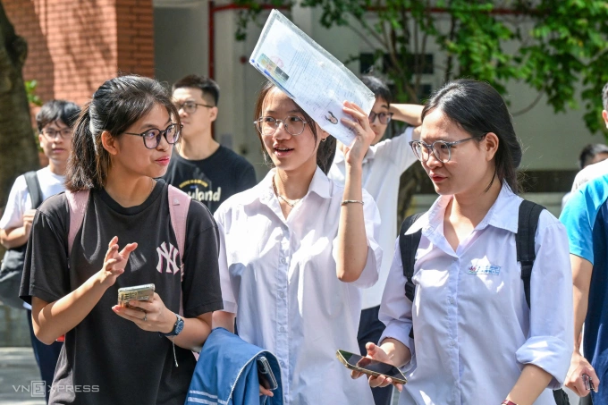 Dự kiến cấm giáo viên lợi dụng người thân để dạy thêm