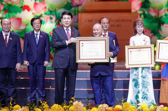 Giám đốc tuổi 90 được Chủ tịch nước trao danh hiệu Anh hùng