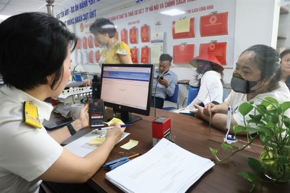 Từ hôm nay, người dân Hà Nội làm thủ tục thuế tại 31 điểm hành chính công