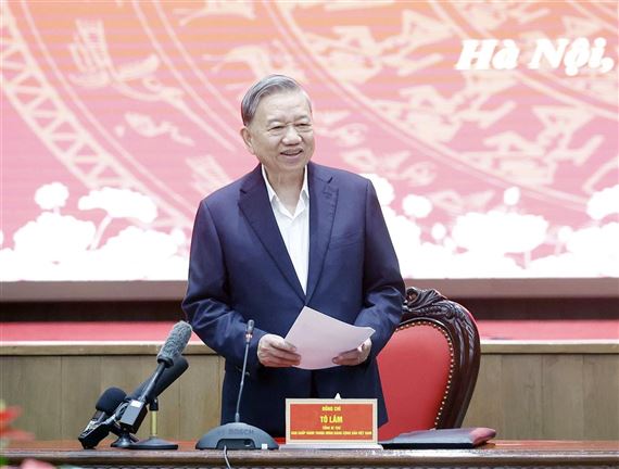 Công bố quyết định kiểm tra của Bộ Chính trị với Ban thường vụ Thành ủy Hà Nội