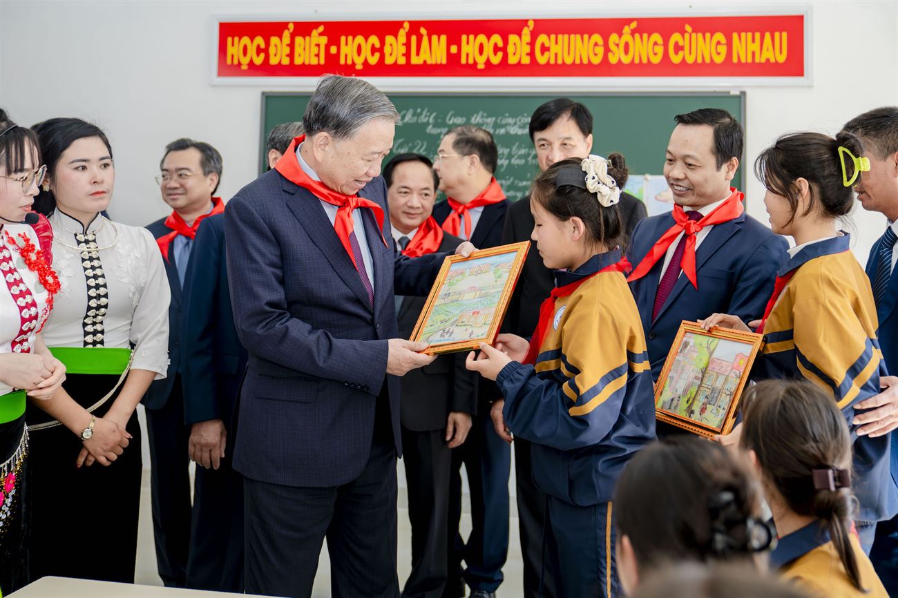 Trường nội trú 5 sao Si Pa Phìn 220 tỷ và chính sách giáo dục mới ở vùng biên