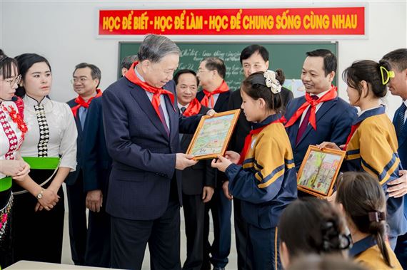 Trường nội trú 5 sao Si Pa Phìn 220 tỷ và chính sách giáo dục mới ở vùng biên