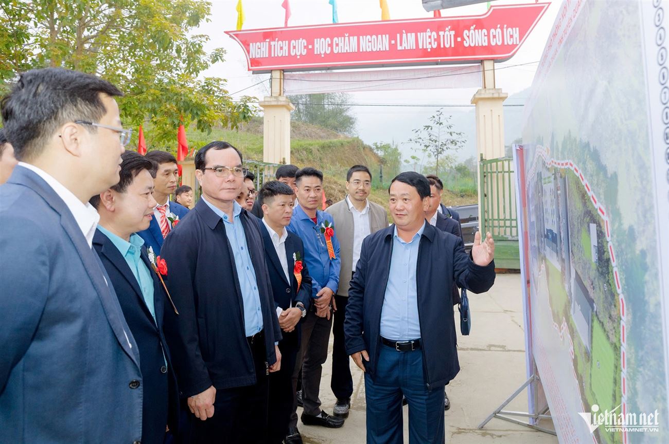 Thứ trưởng thường trực Bộ Dân tộc và Tôn giáo dự khởi công trường nội trú liên cấp tại Tuyên Quang