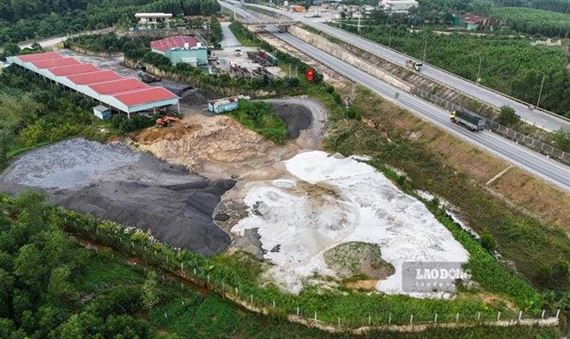 Bãi tập kết cát trái phép quy mô lớn ở Huế ngang nhiên hoạt động