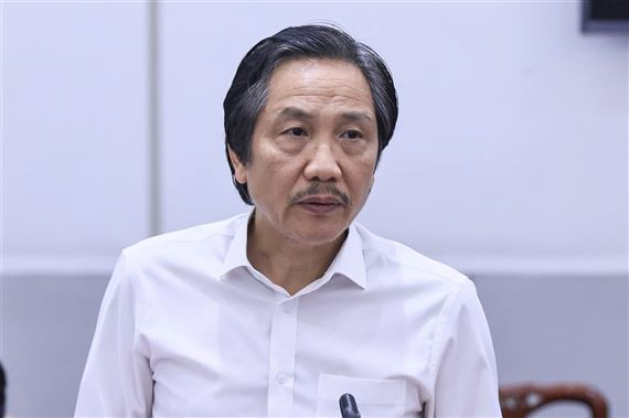 Không nên để công chức tự viết đơn thôi việc, phải phân loại để tinh giản