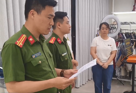 Hà Nội: Tạm giữ hình sự đối tượng bán hàng online trốn thuế có doanh thu hơn 800 tỷ đồng