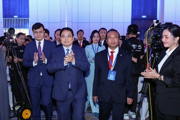 Thủ tướng: Doanh nhân trẻ cần tiên phong đưa sản phẩm Việt vươn ra thế giới