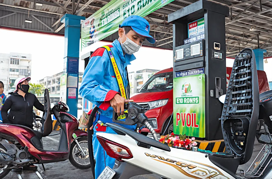 Vì sao xăng E10 khó bán dù đã thí điểm nhiều tháng?