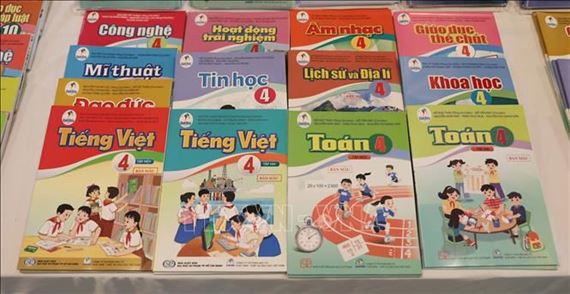 Bộ Chính trị yêu cầu cung cấp một bộ sách giáo khoa thống nhất toàn quốc