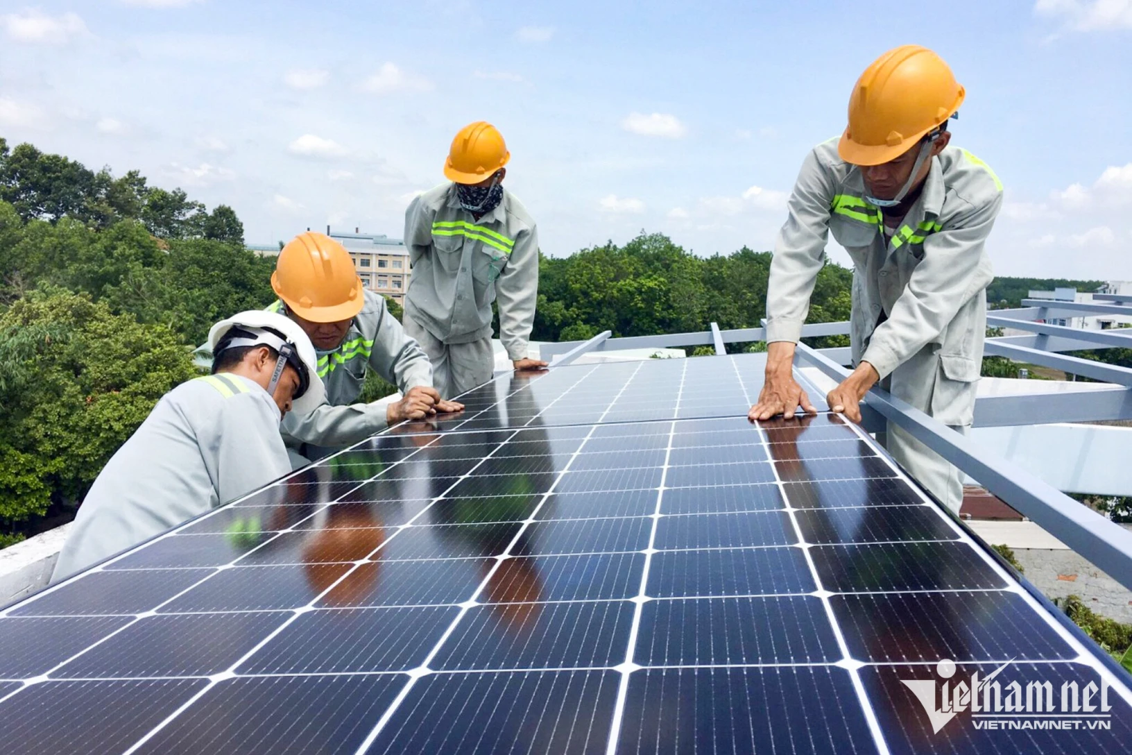 Thủ tướng: Phấn đấu tiết kiệm tối thiểu 3% tổng điện năng tiêu thụ toàn quốc