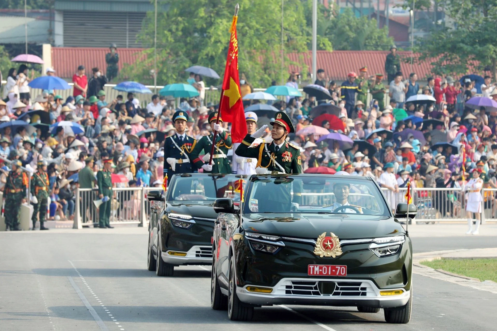 Quân đội và Công an hợp luyện diễu binh trên đường phố Điện Biên