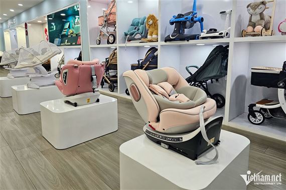 Ghế trẻ em trên ô tô lên cơn sốt, phụ huynh rơi vào ma trận giá