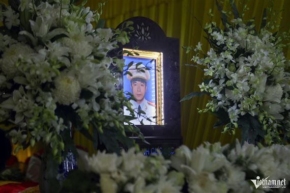 Nước mắt tiễn đưa Thiếu tá Nguyễn Xuân Hải hy sinh khi làm nhiệm vụ