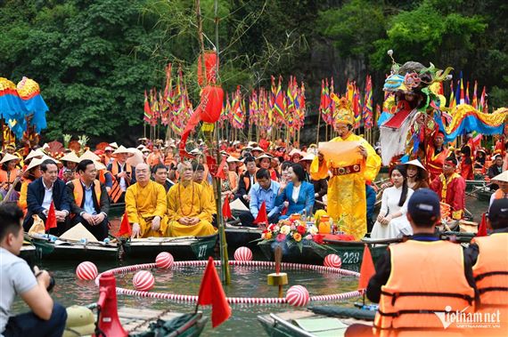 Bộ Chính trị: Chọn 24/11 là Ngày Văn hoá Việt Nam, cả nước được nghỉ lễ