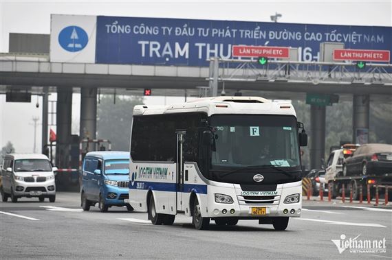 Ngoài các xe ưu tiên, những phương tiện nào được miễn phí khi đi qua trạm BOT?