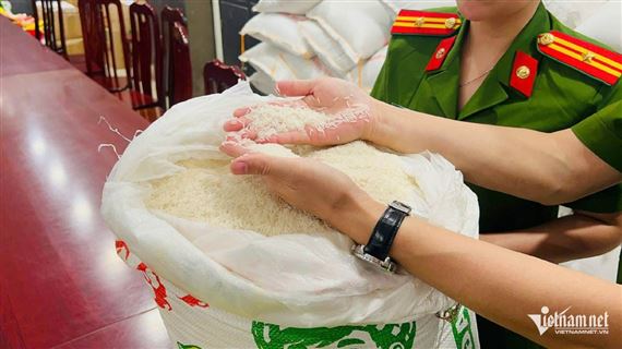 Hai chủ cửa hàng ở Hà Nội bán gần 20 tấn gạo ngon nhất thế giới giả mạo