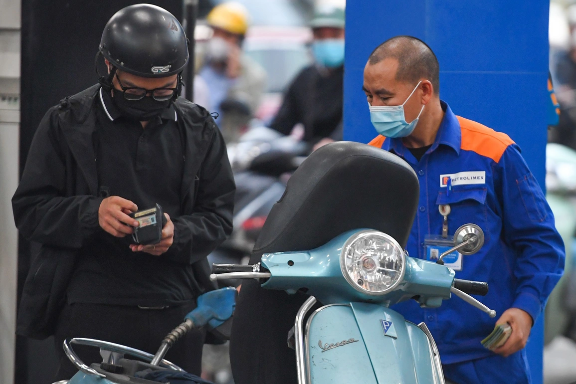 Giá xăng dầu giảm, có loại giảm đến hơn 1.000 đồng/lít