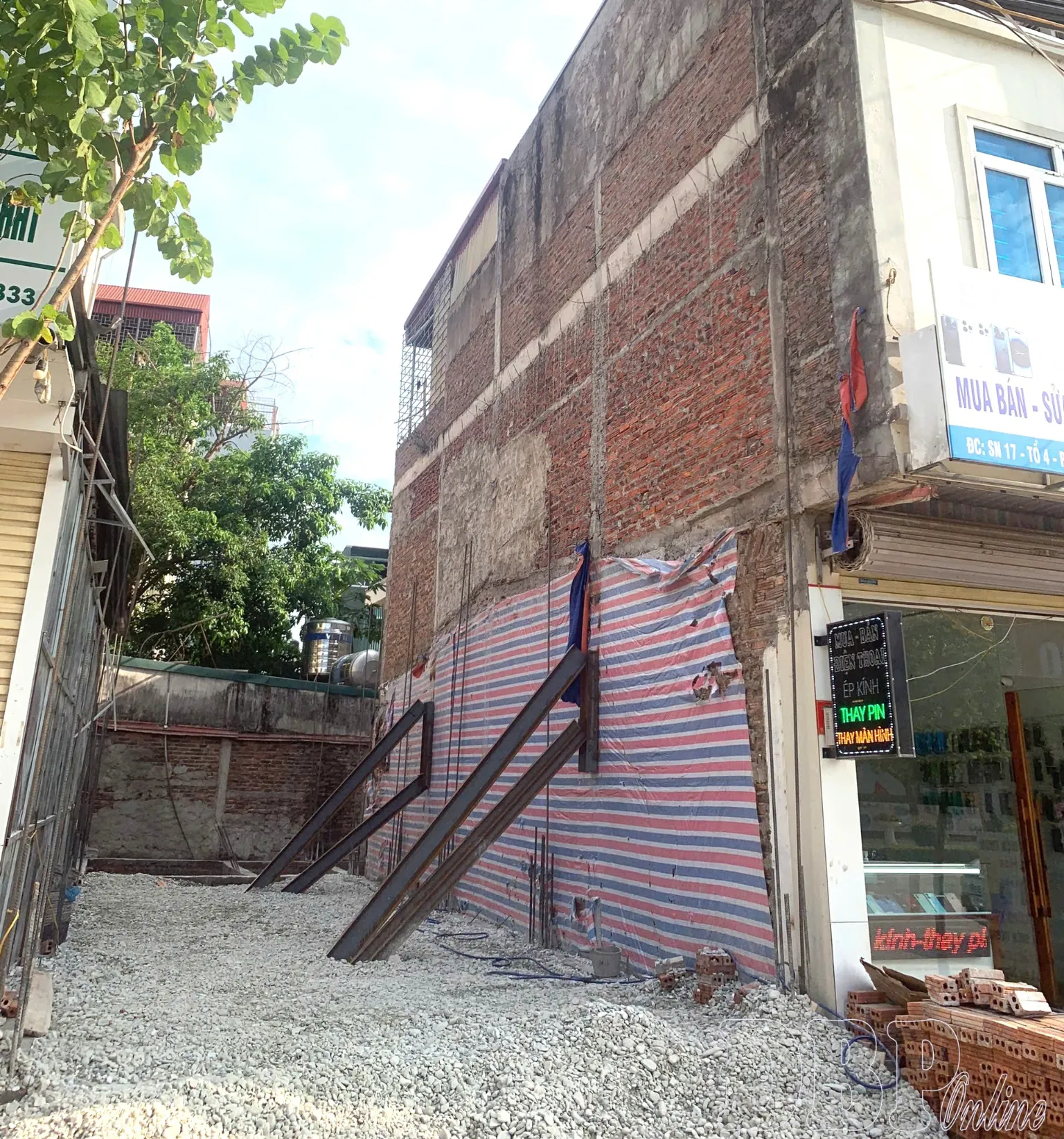 Sớm làm rõ nguyên nhân khiến nhà nghiêng, tường nứt