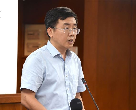 TP.HCM thí điểm đèn led vỉa hè và biển báo phát sáng, nâng cao an toàn giao thông