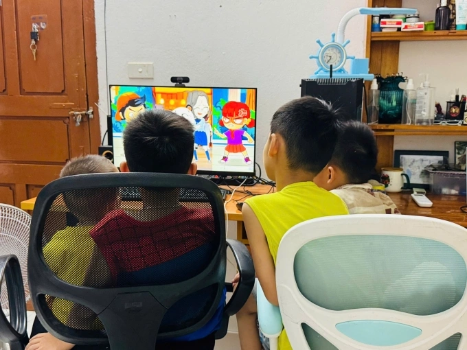 Phụ huynh xoay xở khi con nghỉ học dịp hợp luyện diễu binh