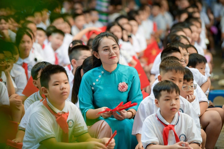 Năm học mới: Lương giáo viên tăng 2-7 triệu đồng/tháng