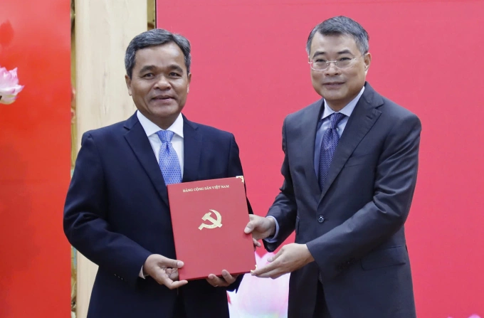 Thứ trưởng Hồ Văn Niên làm Bí thư Quảng Ngãi