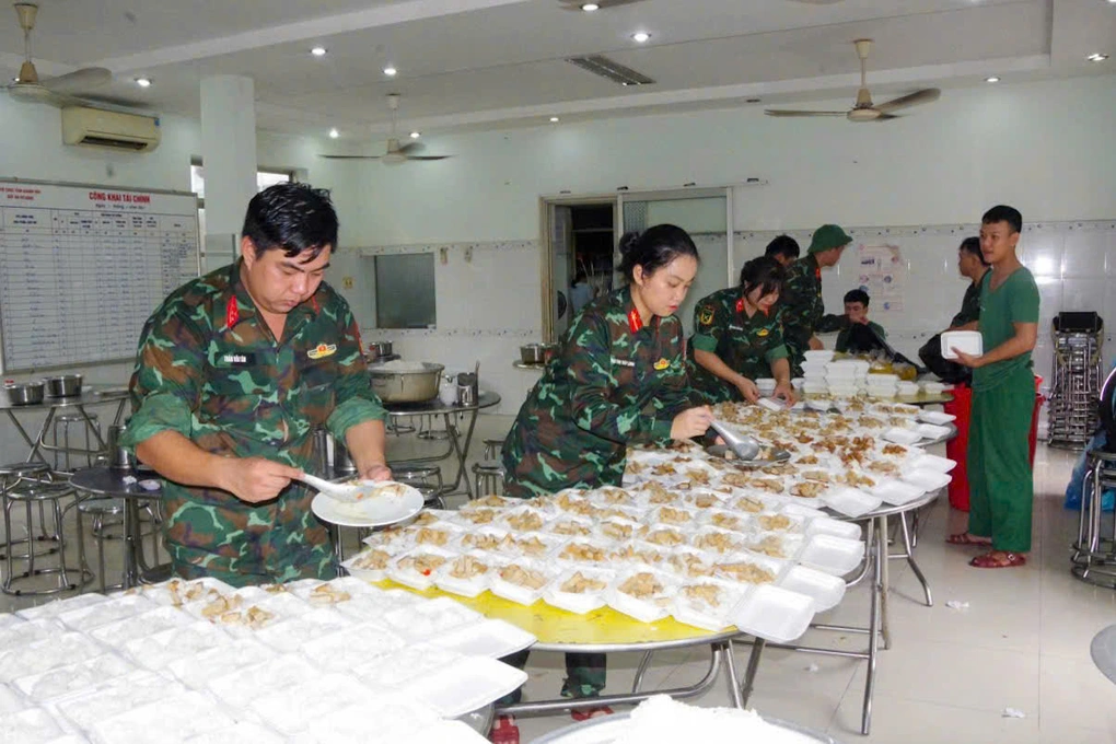 Chiến dịch đặc biệt của bộ đội với người dân vùng lụt