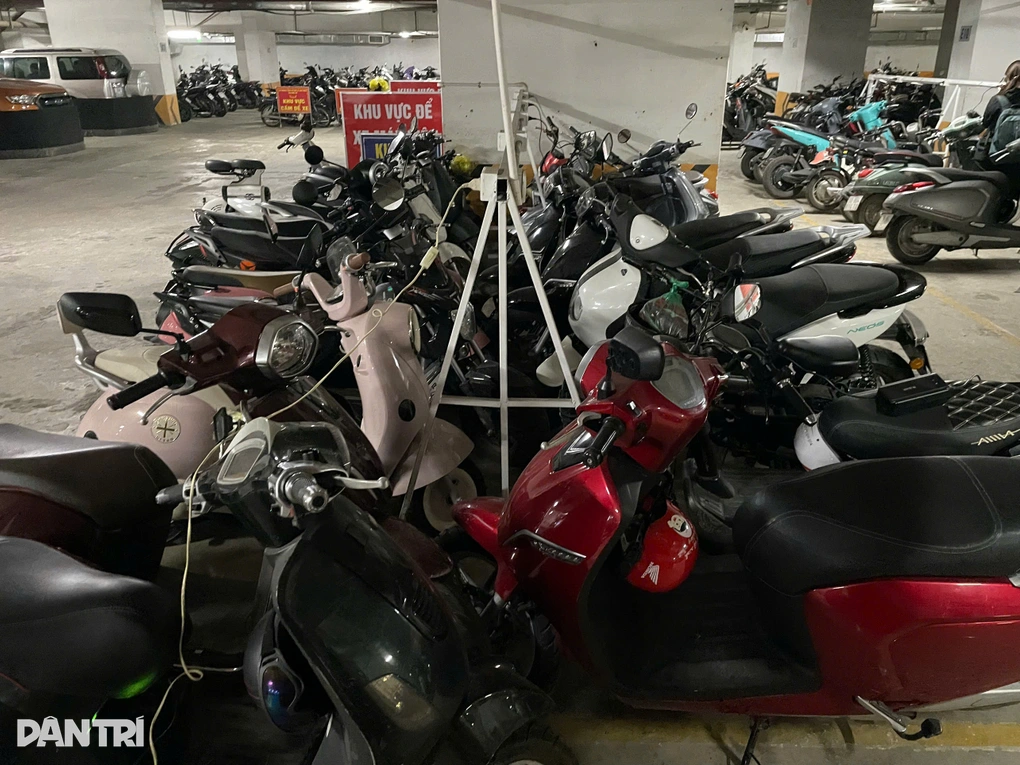 Vụ cấm gửi xe điện: Chung cư HH Linh Đàm rơi vào thế tiến thoái lưỡng nan