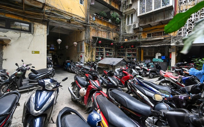 Lo ngại thiếu đất xây bãi đỗ xe xăng và trạm sạc xe điện