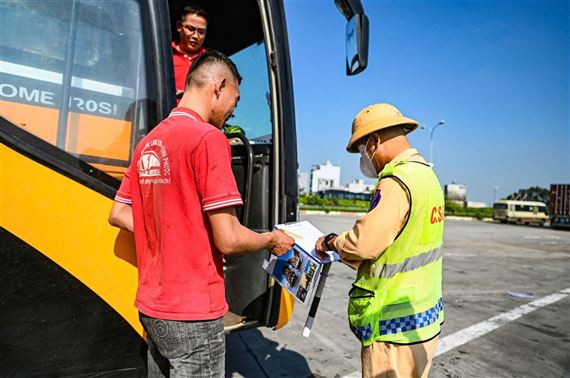 Tăng cường phối hợp kiểm tra, xử lý vi phạm đối với xe kinh doanh vận tải hành khách