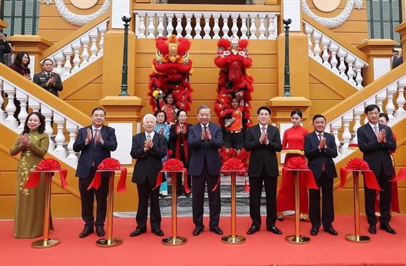 Tổng Bí thư và Chủ tịch nước cắt băng khánh thành trụ sở làm việc Cơ quan Chủ tịch nước