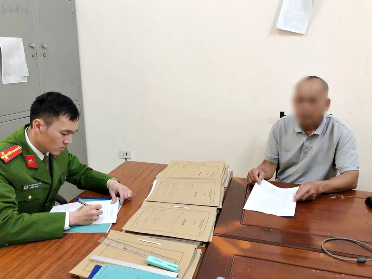 Tự ý lập bãi giữ xe và thu phí cao tại lễ hội, hai người bị phạt hơn 30 triệu đồng