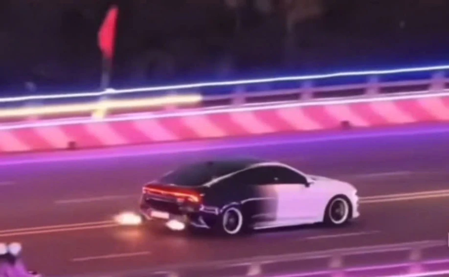 Đắk Lắk: Xử phạt nam thanh niên “độ” xe, nẹt pô tạo tia lửa trên phố