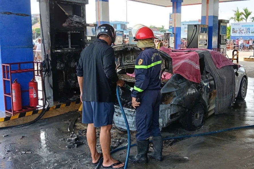 Khởi tố, bắt tạm giam tài xế vụ cháy ô tô ở cây xăng khiến 2 thiếu niên tử vong