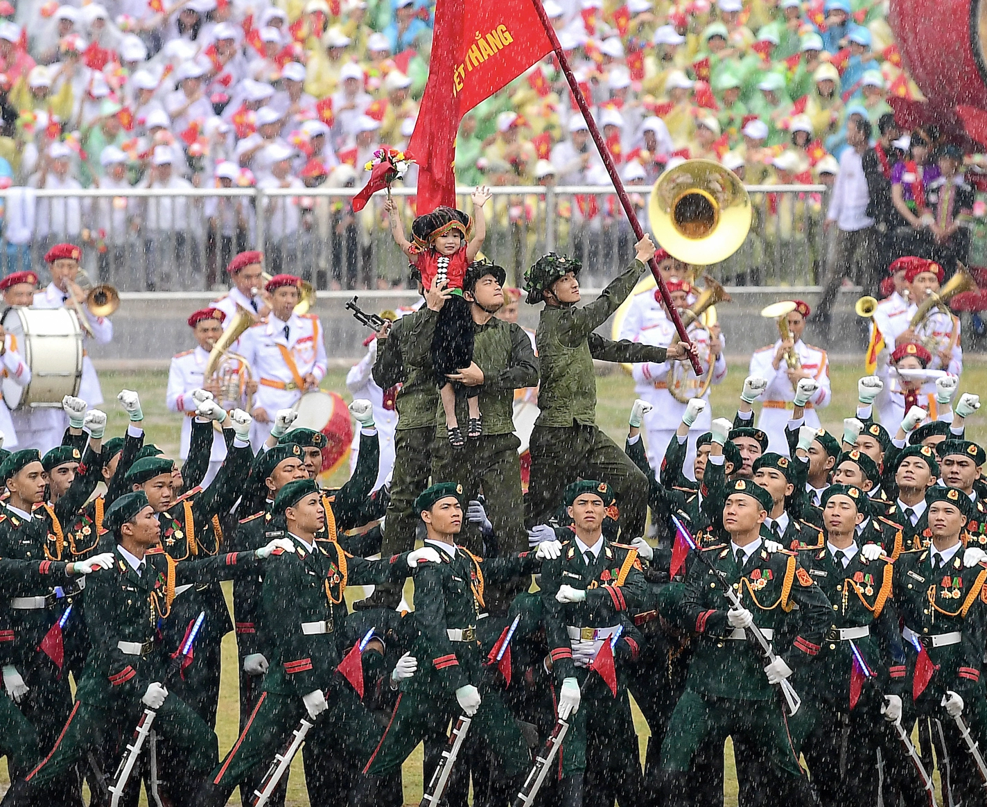 Khoảnh khắc ấn tượng trong lễ diễu binh, diễu hành kỷ niệm 70 năm chiến thắng Điện Biên Phủ